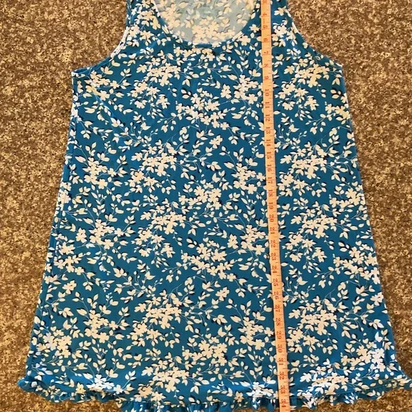 Draper James Ruffled Night Gown size L/Xl. Excellent condition never use… - Picture 5 of 7